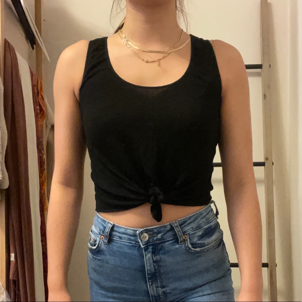 Cropped tank with front tie